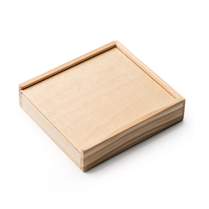 Set di 2 giochi da tavolo: mazzo di carte francesi e dadi.