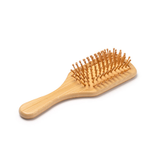Spazzola per capelli con corpo e setole in bambù