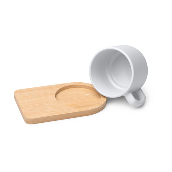 Tazza in ceramica con finitura esterna opaca, manico dal design irregolare e base in bambù. Capacità 180 ml,sublimatica