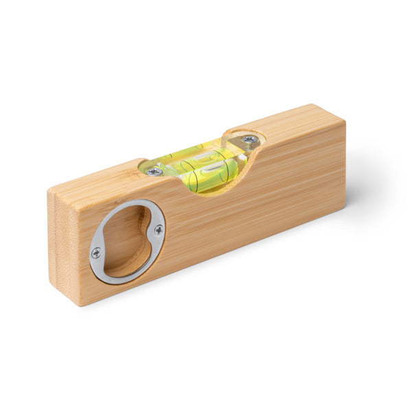 Livella a bolla in bambù con apribottiglie in metallo integrato.